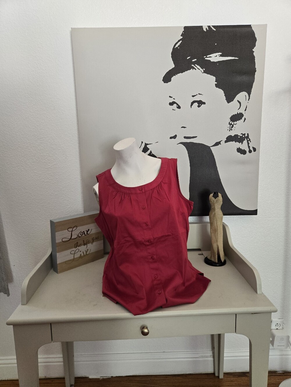 NWT Womens Van Heusen Sleeveless Button-Front Top Color Burgundy Size L